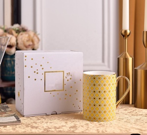 Tasse en Porcelaine Fine Russe de Luxe à Motifs Étoilés avec Poignée Dorée Écologique - Product Image 3