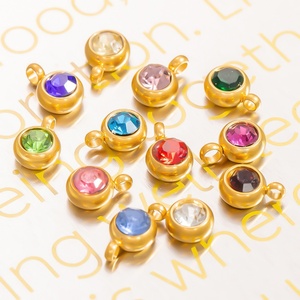 สร้อยคอจี้เดี่ยวสแตนเลสสตีลชุบทอง 18k สุดหรูสำหรับผู้หญิง พร้อมจี้ห้อยแฟชั่นสวยงาม - Product Image 3