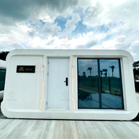 Maison-capsule intelligente écologique, compacte, avec un intérieur moderne pour une logement urbain et des séjours courts