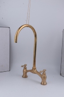 Robinet de cuisine moderne en laiton à double poignée avec cartouche céramique, finition polie, montage sur plan, garantie 3 ans
