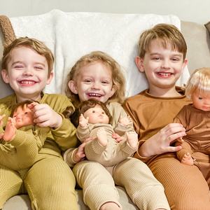 Ensemble de vêtements assortis pour poupée et bébé, vêtements pour poupée et moi, vêtements pour poupée à poser - Product Image 1