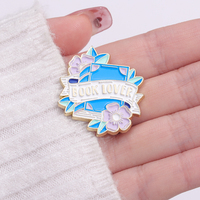 Nouveaux designs de badges et épingles à revers en émail souple, style dessin animé, motif fleur violette, gaufrés, pour les amateurs de livres et de lecture, objets de collection, vente en gros