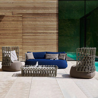 Ensemble de canapés d'extérieur modernes en rotin avec coussins imperméables, chaise longue de balcon de villa, mobilier d'extérieur Perched Cloud