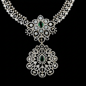 Collier en émeraude et diamant de culture : bijoux de mariée indiens en or 14 carats - Product Image 1