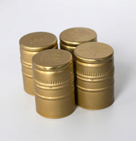 Capsules en aluminium et en métal personnalisables avec logo, matériaux, couleurs et styles variés au choix, adaptées aux bouteilles de vin
