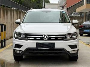 Voiture d'occasion <span class=keywords><strong>pas</strong></span> chère Volkswagen <span class=keywords><strong>Tiguan</strong></span> L modèle 2017 330TSI automatique à deux roues motrices version élégante expédiée immédiatement - Product Image 1