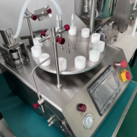 Machine de dosage et de bouchage automatique de flacons pour laboratoire médical hospitalier