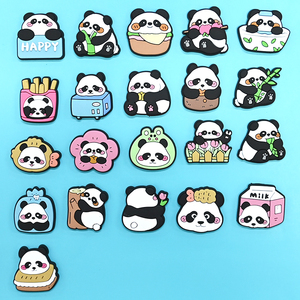Venta al por mayor de abalorios de diseñador de lujo a granel, coloridos accesorios para zapatos de Panda, lindos clips para zapatos, zuecos, abalorios decorativos para zapatos a granel - Product Image 1