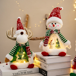 Lussuose Bambole Luminose Natalizie: Pupazzo di Neve, Renna, Gnomo con Cappello e Sciarpa Lavorati a Maglia, Luci LED, Decorazione da Tavolo Natalizia, Regalo - Product Image 3