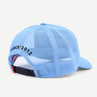 Casquette 5 panneaux personnalisée OEM avec logo brodé, bleu ciel, style color block, en maille et mousse, casquette de camionneur 5 panneaux pour l'extérieur, été