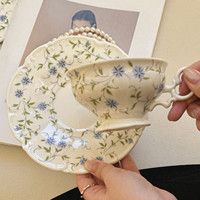 Nouvel ensemble de vaisselle en céramique européenne à motifs floraux en relief, assiettes à dîner en porcelaine bleue à motifs floraux, plats à dessert et tasses