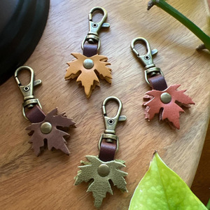 Simulated leather leaf keychain pendant, vintage <b>bag</b> <b>charm</b>, keychain chain, maple leaf ornament. - Product Image 1