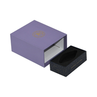 Boîte à parfum haut de gamme personnalisée, design de logo violet luxueux, couvercle et base élégants, emballage en papier, gaufrage, présentation de parfum raffiné