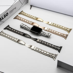 <span class=keywords><strong>Bracelet</strong></span> de luxe en métal pour dames avec chaîne <span class=keywords><strong>Bracelet</strong></span> de montre intelligent avec breloque pour <span class=keywords><strong>Apple</strong></span> <span class=keywords><strong>Watch</strong></span> Series 9 8 <span class=keywords><strong>7</strong></span> <span class=keywords><strong>Bracelet</strong></span> pour femmes filles - Product Image 3