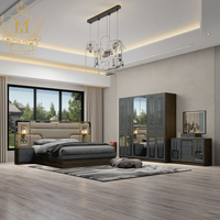 Ensemble de chambre à coucher personnalisable 5 pièces avec lit Queen Size, coiffeuse miroir, collection de meubles modernes en bois pour villa