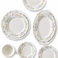 Service de table en céramique vintage de luxe avec motif floral et bordure surélevée pour la restauration hôtelière