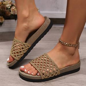 Nuevas Pantuflas de Mujer 2025 con Suela Gruesa, Diseño de Bloques de Color, Punta Redonda, de una Pieza, Tallas Grandes, Estilo Europeo y Americano - Product Image 5