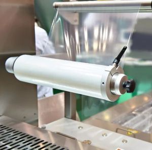 Beschermen Wikkelen Film <span class=keywords><strong>Machine</strong></span> Grade <span class=keywords><strong>Stretch</strong></span> Film Voor Hand En <span class=keywords><strong>Machine</strong></span> Gebruik Industriële Pallet Wrap - Product Image 1