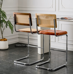 Sgabello da <span class=keywords><strong>Bar</strong></span> Minimalista in Acciaio Inossidabile Durevole, Design Retrò con Schienale Alto e Rivestimento in Pelle - Product Image 3