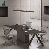 Table de conférence rectangulaire exécutive en aluminium mat et bois Deep Space avec rail de câblage et bord biseauté pour bureau
