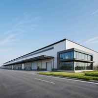 Bâtiment d'usine à structure métallique avec une grande portée claire pour un stockage commercial organisé et une manutention des matériaux