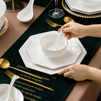 Ensemble de bols en céramique de Jingdezhen en gros, vaisselle de luxe légère de style européen, ensemble de vaisselle en porcelaine osseuse avec bord doré