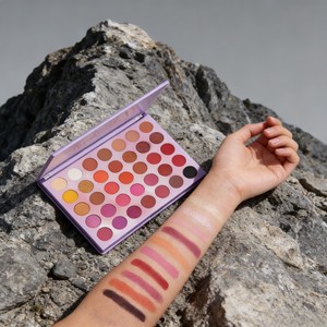 <span class=keywords><strong>Palette</strong></span> di <span class=keywords><strong>Ombretti</strong></span> all'Ingrosso con Etichetta Privata, Trucco OEM ad Alta Pigmentazione, Lunga Durata, Impermeabile, Formula Cruelty Free - Product Image 4