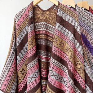 Nuevo Chal Étnico Bohemio Vintage con Rayas de Bloques de Color y Borlas Largas, Chal Cálido - Product Image 2
