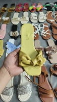 Sandales Plates pour Femme Léger et Confortable Chaussures de Plage Design Assorti Vente en Gros