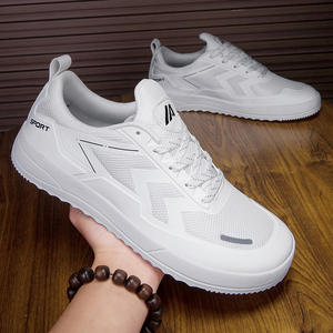 Zapatos de plataforma de punta ancha de talla grande, nuevo estilo primavera 2026, zapatillas deportivas de malla ligera, zapatos casuales holgados para hombre - Product Image 1
