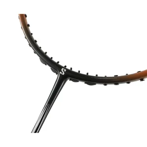 Высокопроизводительные дешевые ракетки для бадминтона из углеродного волокна с низким напряжением 23 фунта струны