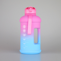Bouteille d'eau motivante en plastique PETG de 2,2 L (demi-gallon) avec couvercle à paille, couleur et texte personnalisables, qualité alimentaire, vente en gros