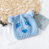Gorro Infantil Clásico con Diseño de Mariquita y Oso, 100% Acrílico, Diseño en Contraste Azul y Rojo, Unisex para Niños y Niñas, Grueso y Cálido para Otoño