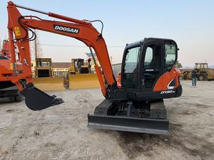 รถขุดไฮดรอลิกมือสอง DOOSAN/CAT/HYUNDAI DX60 สภาพดีเยี่ยม มีสินค้าในสต็อก - Product Image 3