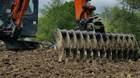 Râteau à racines pour excavatrice PC100/CAT310 pour le desserrage du sol/le nettoyage des fossés/le déblaiement des boues/les opérations en pente