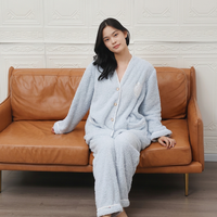 Robes et peignoirs pour femmes, ensemble de pyjama en polaire à manches longues GR062 gris clair bleu, col en V, longueur intégrale