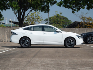 Nissan <span class=keywords><strong>Versa</strong></span> SE 1.6L, 163 hp, <span class=keywords><strong>4</strong></span> cilindros, combustible: gasolina, Euro 6e, tracción en las cuatro ruedas, transmisión automática, volante a la izquierda. - Product Image 2
