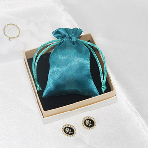 Bolsa de Embalaje Pequeña con Logotipo Personalizado para Pelucas, Bolsas de Regalo de Lujo, Bolsa de Satén con Cordón para Joyería - Product Image 6