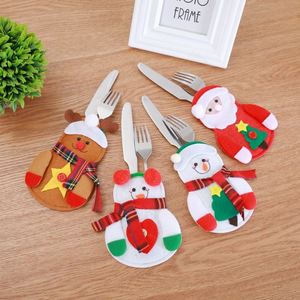 Adornos de mesa navideños transfronterizos: Portacubiertos de Papá Noel, Alces y Muñecos de Nieve de dibujos animados, Fundas de cubiertos de tela no tejida para cuchillos y tenedores. - Product Image 2