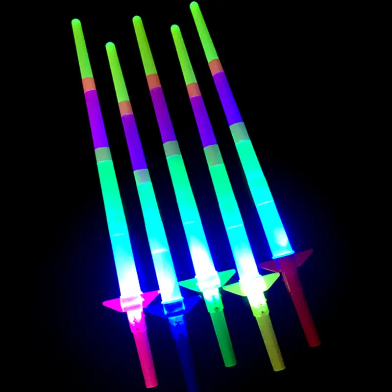 Épée laser Offres Spéciales épée rétractable à quatre sections lumière LED clignotante multicolore bâton flash LED extensible élastique