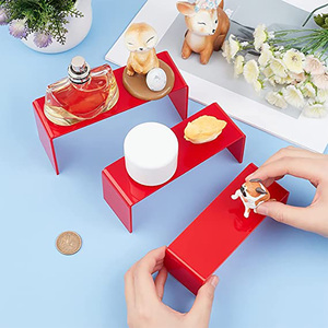 ชั้นจัดแสดงเครื่องประดับ: ชั้นวางค้าปลีกสำหรับงานอีเวนต์ของผู้ขายรูปทรงน้ำหอมไรเซอร์บุฟเฟ่ต์อะคริลิกสุดหรูสีแดง - Product Image 1