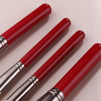 Kit de 25 pinceaux de maquillage IPRESTA à manche rouge et virole argentée, poils synthétiques doux et denses, pour usage quotidien et correcteur