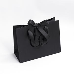 ถุงกระดาษใส่โลโก้แบรนด์ UV สีดำสำหรับเสื้อผ้าเครื่องสำอางเครื่องประดับถุงของขวัญช้อปปิ้งสำหรับธุรกิจขนาดเล็ก - Product Image 2