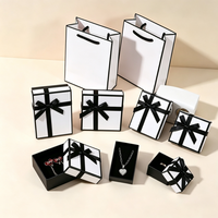 Ensemble d'emballage rigide en carton noir et blanc minimaliste, résistant aux rayures, élégant, avec sac cadeau pour bijoux, sac assorti et nœud en ruban, pour bague