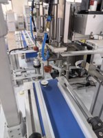 Machine de marquage à chaud horizontale pour le marquage à chaud circulaire complet des côtés des bouchons en plastique, facile à utiliser