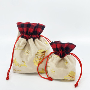 Sacs cadeaux en velours à carreaux de Noël personnalisés, sacs à cordon réutilisables, adaptés aux cadeaux de fête - Product Image 5