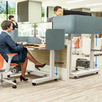 Bureau de travail contemporain, table relevable en métal réglable en hauteur, bureau debout motorisé pour un espace de travail moderne