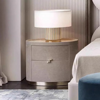 Chevet moderne minimaliste de luxe italien, dessus en bois de dalle rocheuse, elliptique, appartement intelligent, hôtel, chambre à coucher, deux tiroirs