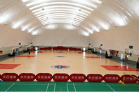 Dôme de basket-ball à grande portée en PVDF, soutenu par l'air, ignifuge, résistant à la corrosion, salle de sport intérieure avec modélisation 3D