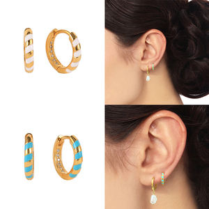 ROXI Pendientes de Aro Coloridos de Plata 925 Bañados en Oro de 18K con Esmalte y Circonita Cúbica, Tipo Huggie - Product Image 6